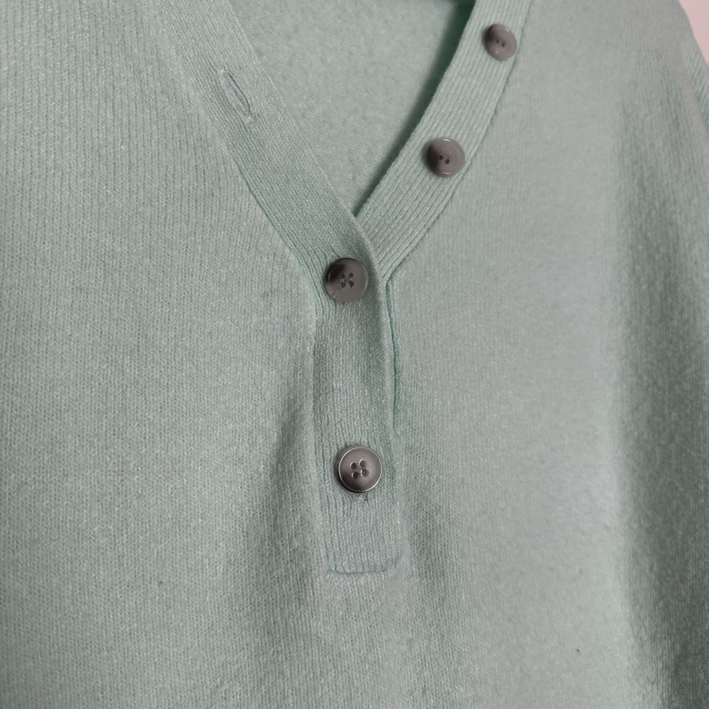 V neck sweater